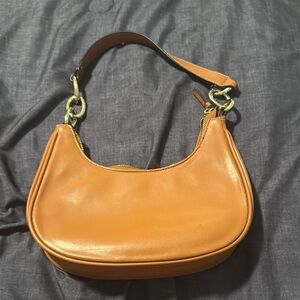 Elegant Tan Leather Shoulder Bag